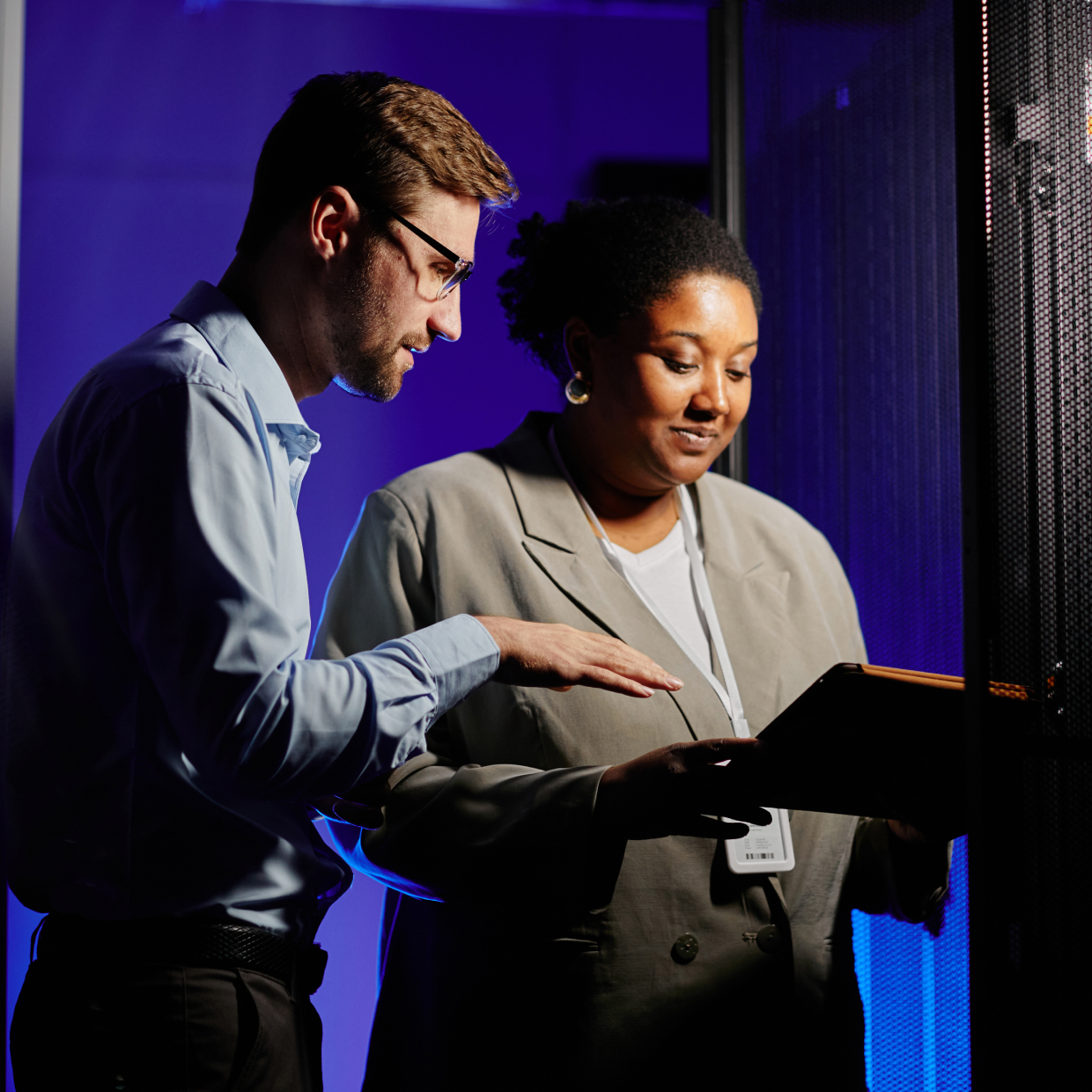 two customers using an tablet